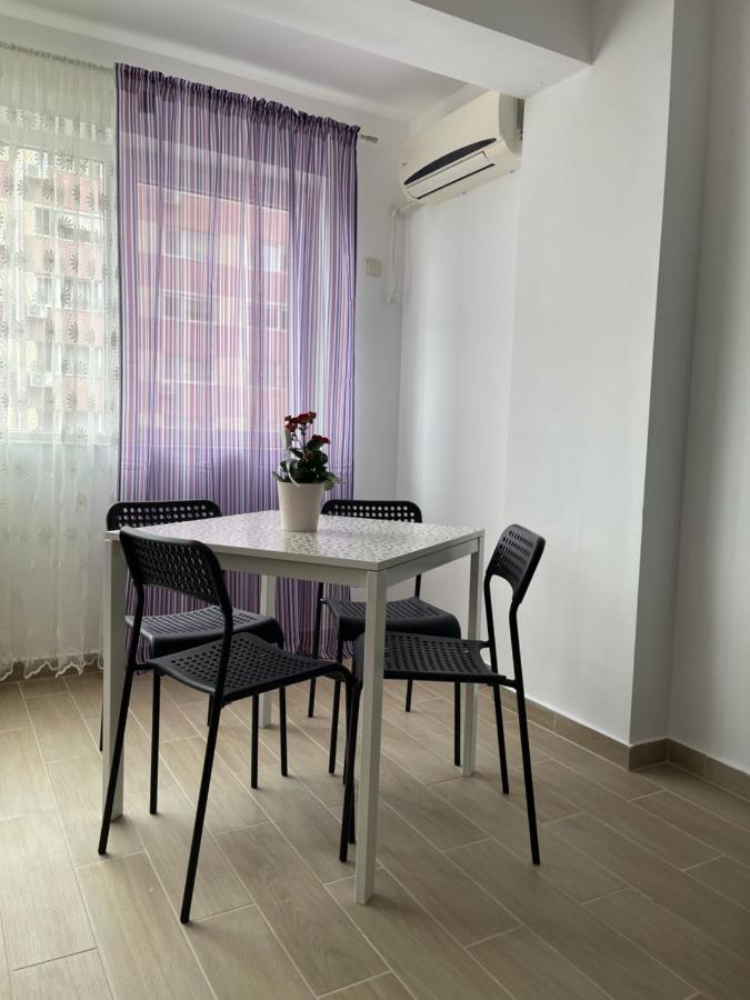 Zeini - Garsoniera Constanta Apartment Bagian luar foto